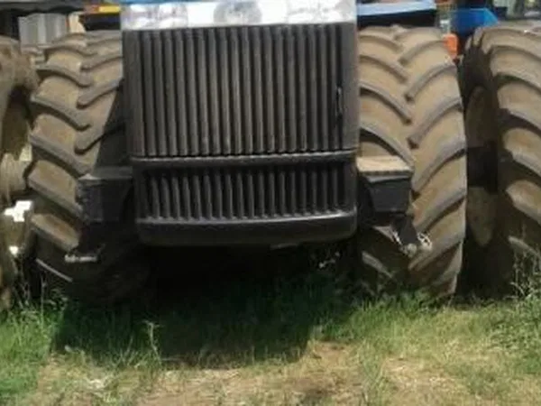Трактор New Holland TJ380