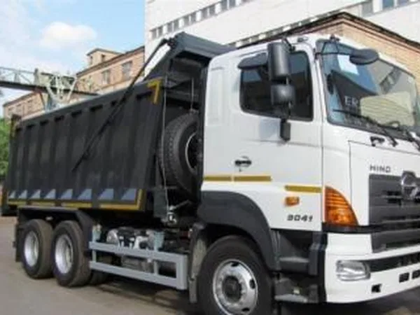 Самосвал Hino 700