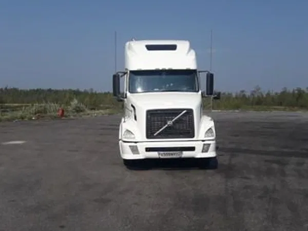 Седельный тягач Volvo VNL 780