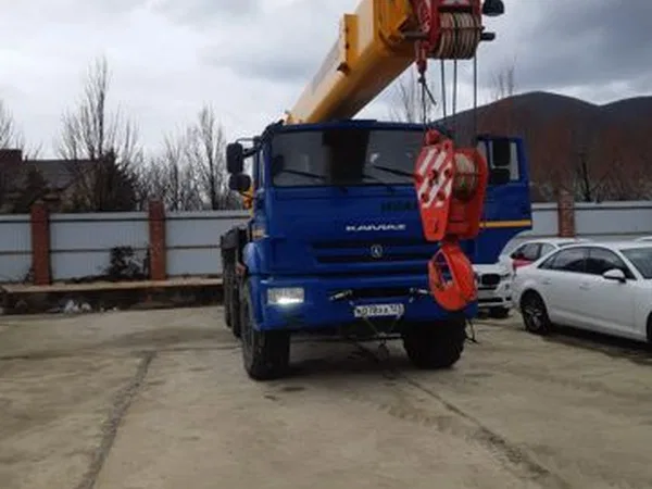 Автокран Ивановец КС-45717К-3Р на шасси КамАЗ 43118