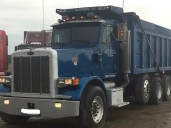 Самосвал Peterbilt 387
