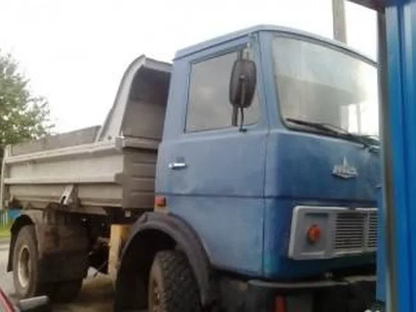 Самосвал МАЗ 5551