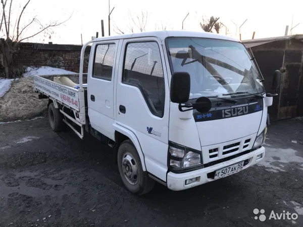 Бортовой автомобиль Isuzu ELF