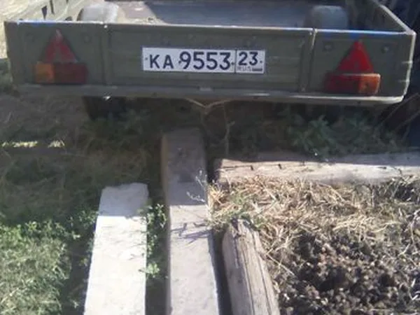 Легковой бортовой прицеп