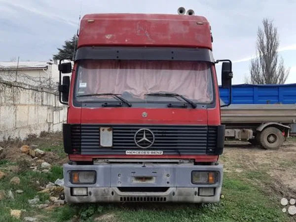 Грузовой фургон Mercedes-Benz 2435