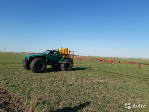 Самоходный опрыскиватель на шинах низкого давления