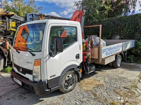 Бортовой грузовик с КМУ Nissan Cabstar 35.15 с КМУ Fassi F40