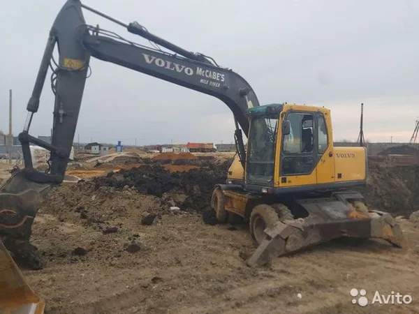 Колесный экскаватор Volvo