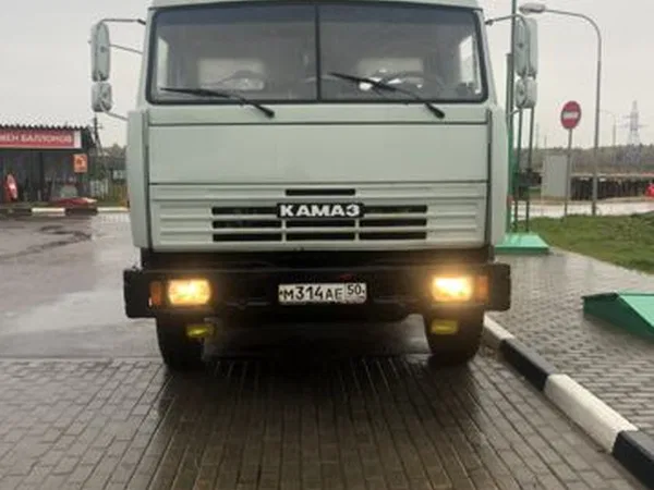 Бортовой грузовик КамАЗ 53215