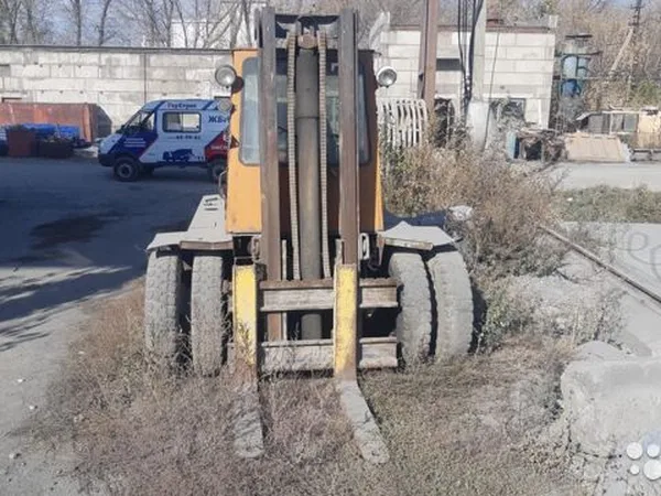 Вилочный погрузчик Львовский погрузчик