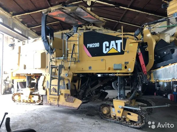 Дорожная фреза Caterpillar PM200
