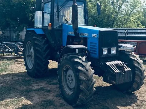 Трактор МТЗ Беларус 1221.2