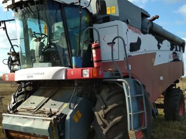 Зерноуборочный комбайн Ростсельмаш ACROS 530