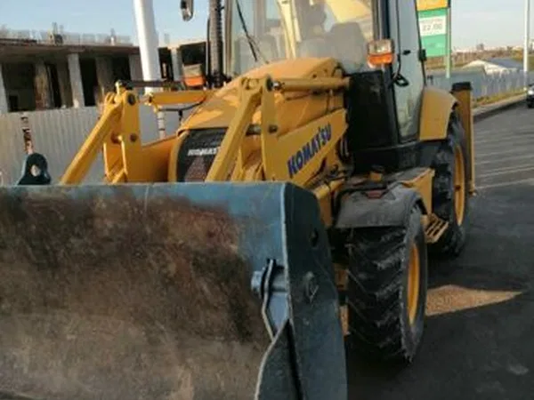 Экскаватор-погрузчик Komatsu WB93R