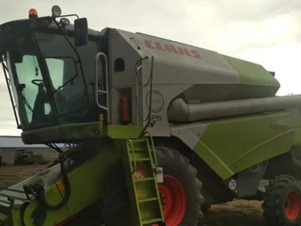 Зерноуборочный комбайн Claas Tucano 450