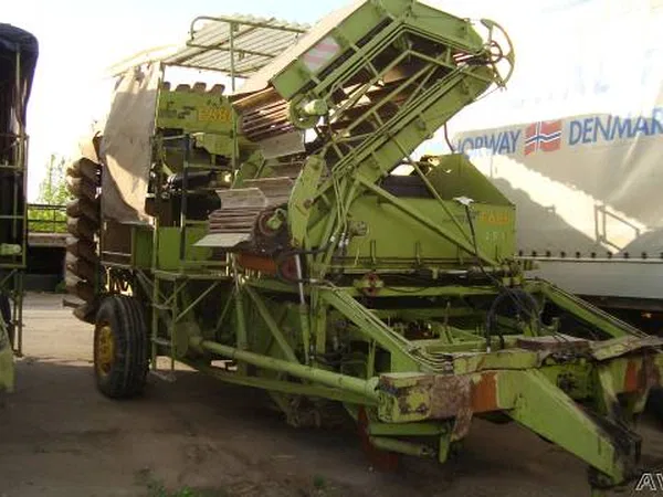 Картофелекопалка Е-686