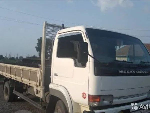Бортовой автомобиль Nissan Condor