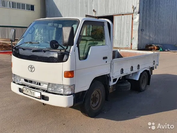 Бортовой автомобиль Toyota Dyna