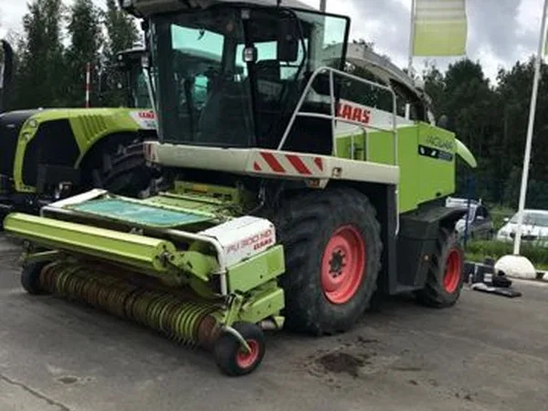 Кормоуборочный комбайн Claas Jaguar 830