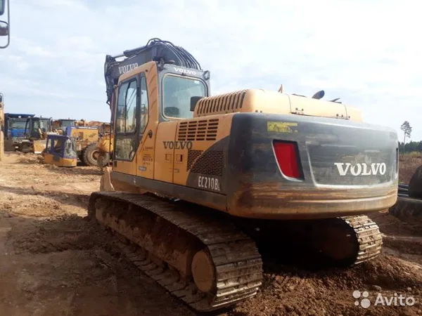 Гусеничный экскаватор Volvo EC210В