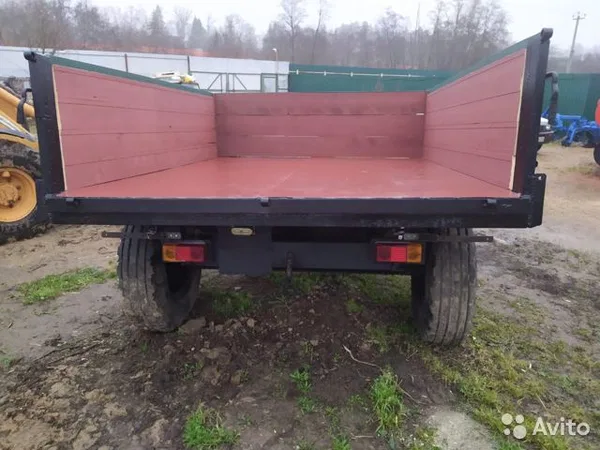 Тракторный прицеп бортовой