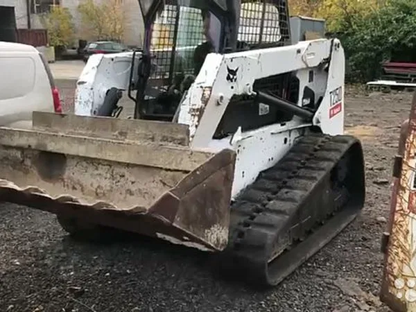Гусеничный мини-погрузчик Bobcat T250