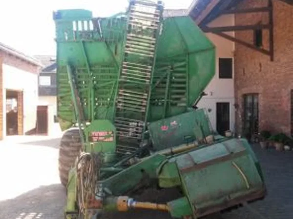 Свеклоуборочный комбайн Stoll V202 (прицепной)