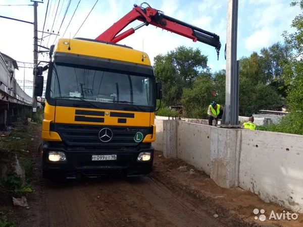 Бортовой грузовик с КМУ Mercedes-Benz Actros 2541 с КМУ HMF 2000
