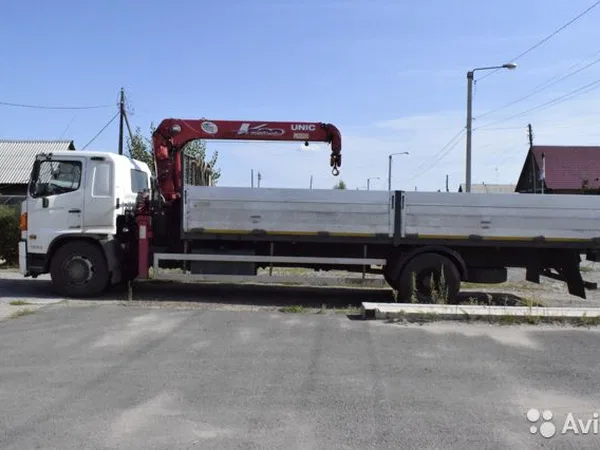 Бортовой грузовик с КМУ HINO