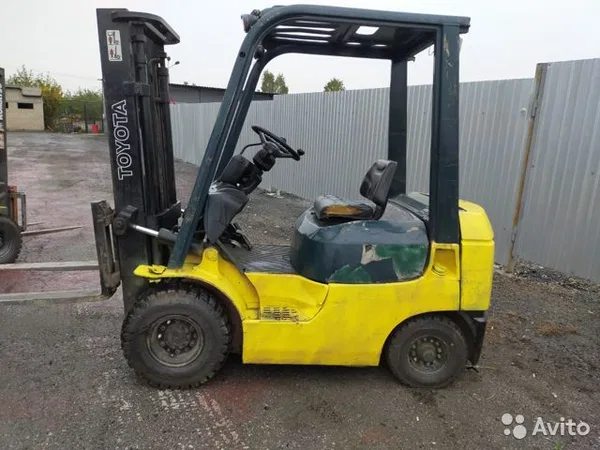 Вилочный погрузчик Toyota 02-7FD18FV3000