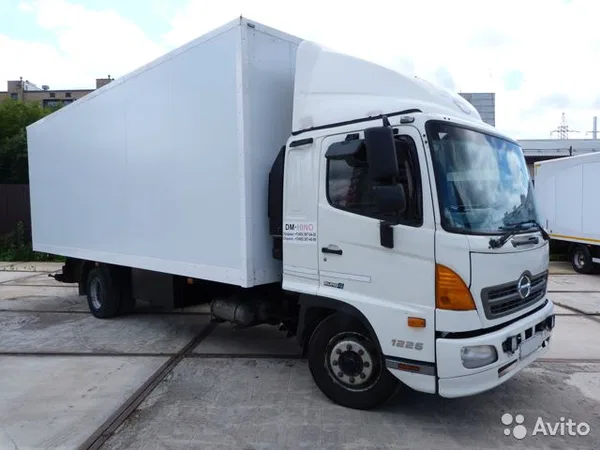 Изотермический грузовик Hino 500 Ranger 1226