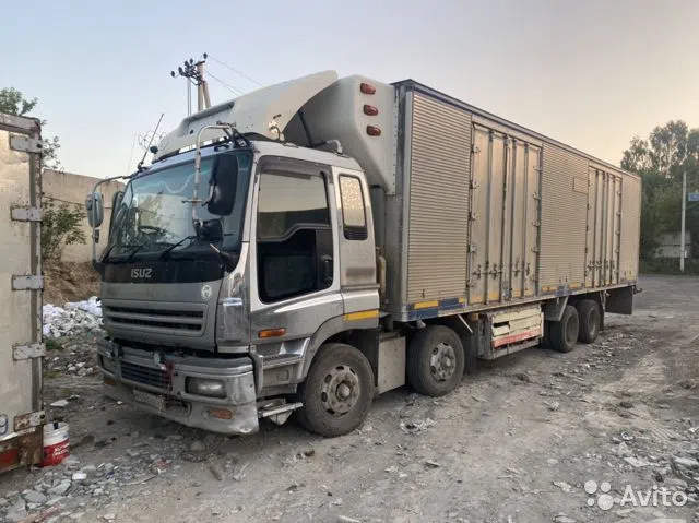 Грузовой фургон Isuzu Giga 6WF1