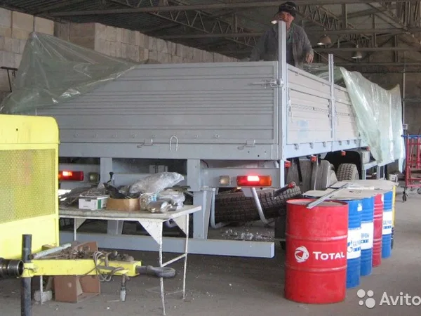 Бортовой полуприцеп МАЗ 938662-041