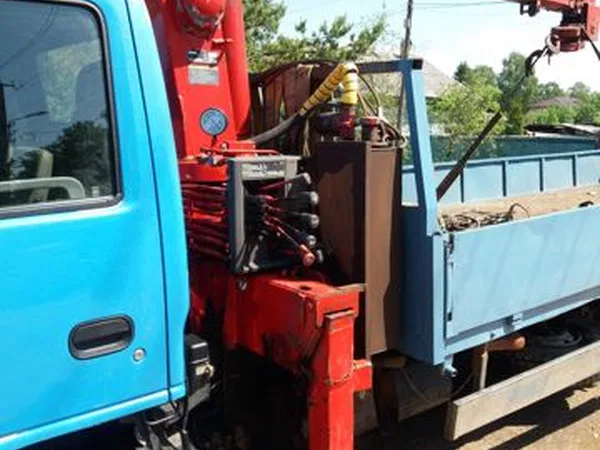 Бортовой грузовик с КМУ ISUZU NQR75 с КМУ Unic