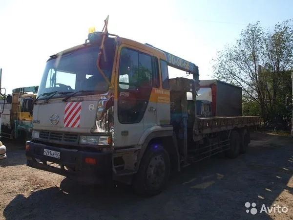 Бортовой грузовик с КМУ HINO Profia
