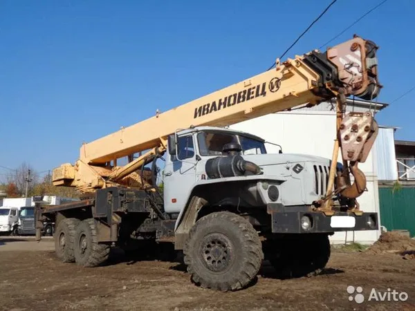 Автокран Ивановец КС-45717-1 на шасси УРАЛ