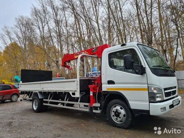 Бортовой грузовик с КМУ Mitsubishi Fuso Canter
