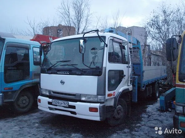 Бортовой грузовик с КМУ Nissan Diesel Condor