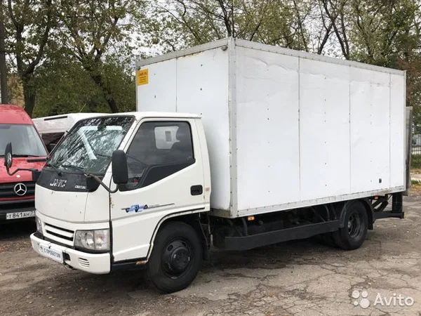 Промтоварный фургон JMC 1052