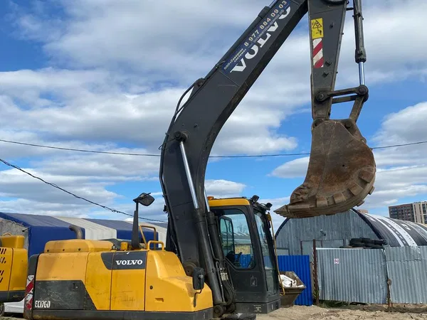 Купить гусеничный экскаватор Volvo EC170D б/у