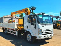 Бортовой грузовик ISUZU 4x2 дв 139kw гп 6т c КМУ XCMG SQS157 гп 6,3т 4 секции 12.8м кузов 6000*2400*550 колеса 8.25R20 спальник задние аутригеры