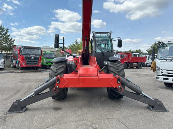 Телескопический погрузчик Yugong TR4018 4WD крабовый ход гп 4 тонны высота 18м с ковшом 2,2м3
