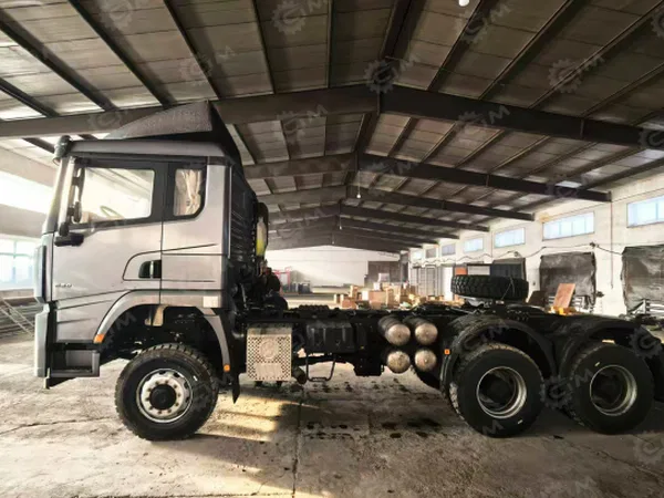 Тягач SHACMAN 6×6 SX425863385 двускат кабина X5000, двигатель WP13.550E501