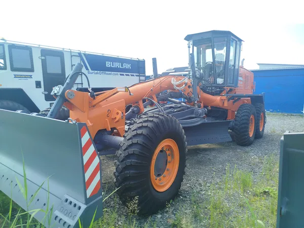 Автогрейдер UMG ДЗ-250