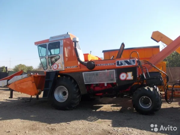 Початкоуборочный комбайн Massey Ferguson UNI