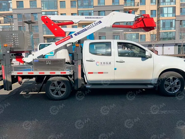 Автовышка на шасси пикапа ISUZU 4Х2 дв 108kw AKПП высота подъёма 13,5м, объем дв 3л