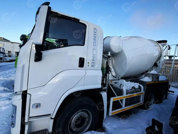 Автобетоносмеситель на шасси ISUZU 6х4 дв 279kw бочка 7 m³ 35T