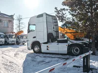 Тягач SHACMAN 4х2 X6000 SX4188YY381 480л.с. боковая защита