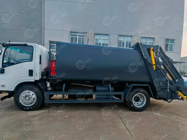 Мусоровоз на шасси ISUZU 4x4 дв 151Kw кабина Elf объем 10м3 задняя загрузка