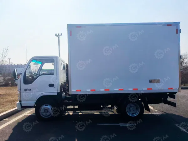 Фургон изотермический на шасси ISUZU 4х2 дв 96 kw (фургон 4100х2100х2350) под категорию B